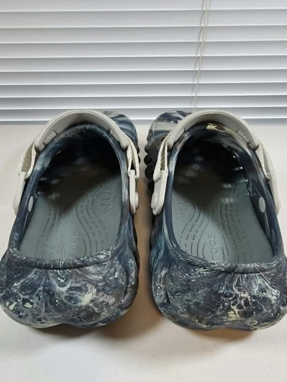 CROCS ECHO CLOG BLUE BLACK MARBLED SLIP ON SLIDE YOUTH SIZE 4 WOMEN SIZE 6